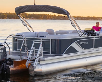 150HP Pontoon Boat Rental in East Annandale