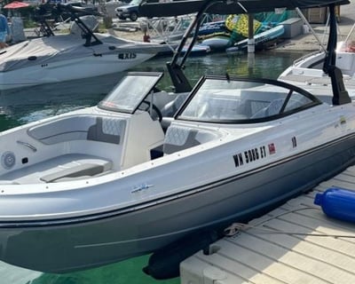 18' Bayliner Boat Rental in Chelan