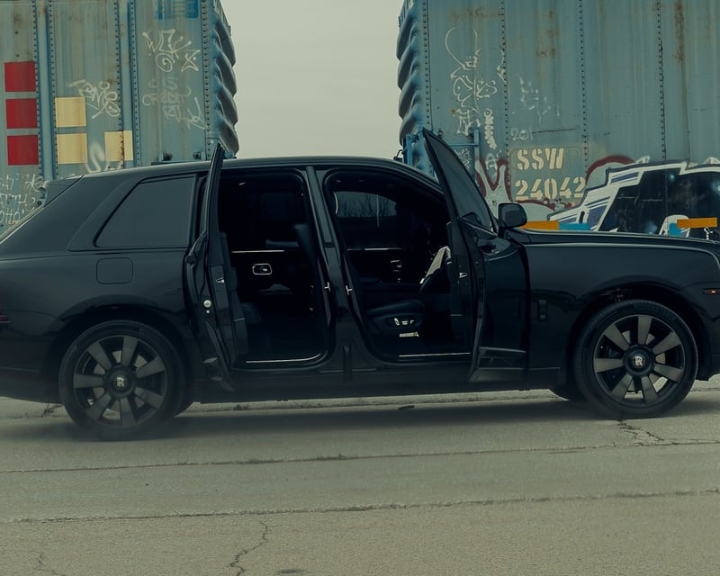 Rolls-Royce Cullinan Rental in Chicago