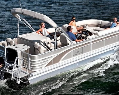 4-Hour Pontoon Boat Rental on Okauchee Lake