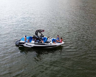 Axis T23 Wakeboat Rental