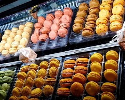 90 Min Walk Through 400 Years & Candy Shops