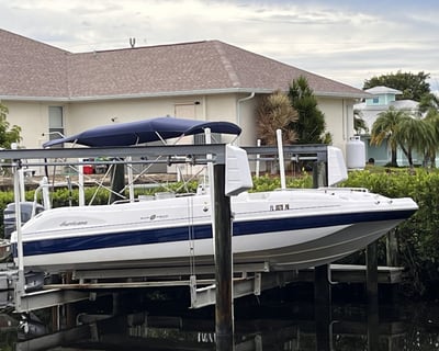 23' Boat Rental in Bokeelia