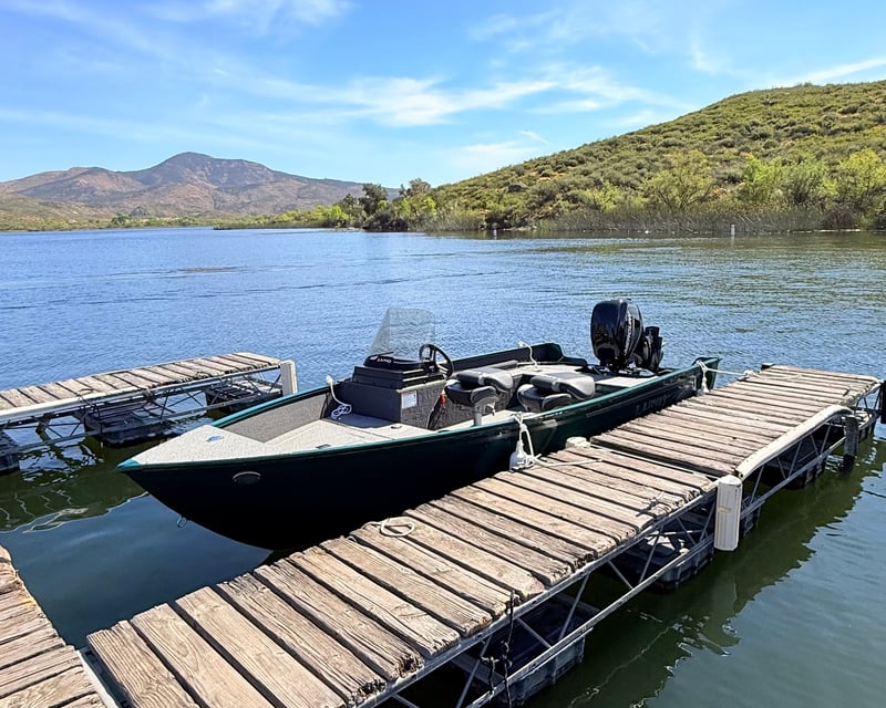 Premium Motorboat Rental on Lake Skinner