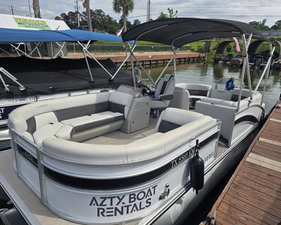 23' Tritoon Boat Rental in Montgomery