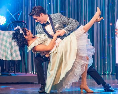 Classic Hits Dinner Show in Paradise