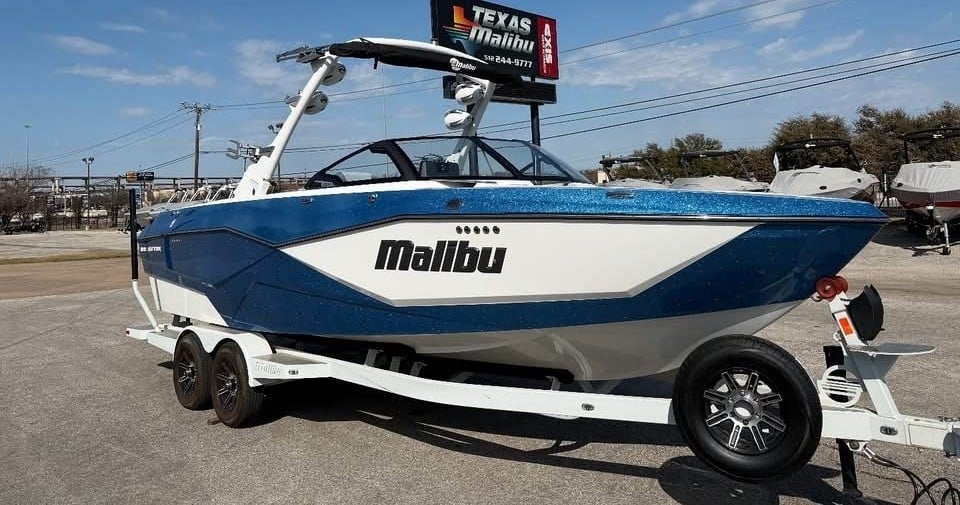 Wakesurfing & Wakeboarding on Lake Austin