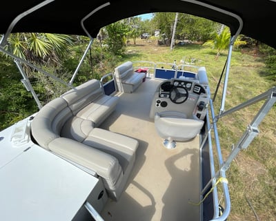 20' Pontoon Rental in Cudjoe Key