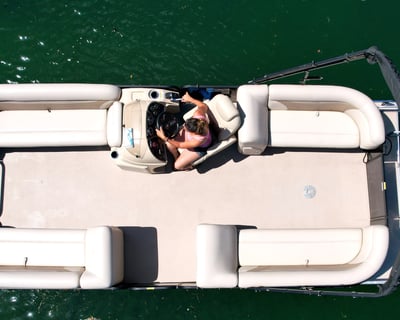 Lake Jocassee 22' Sweetwater Pontoon Rental