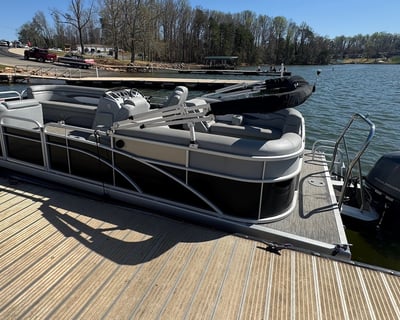 Full-Day Pontoon Rental On Lake Bowen