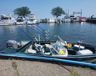 6-Hour Trolling Fishing Charter in St. Clair Shores