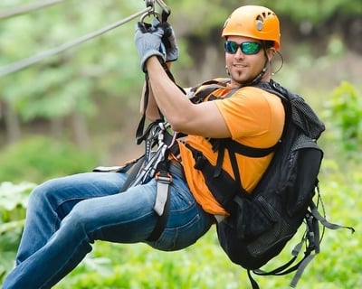 Toro Verde Zipline Tour With San Juan Transport