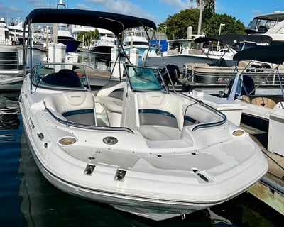 22' Sundeck Boat Rental in Fort Lauderdale
