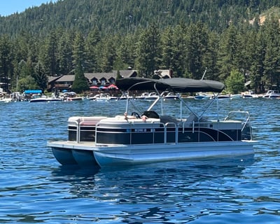 25' Pontoon Charter in South Lake Tahoe