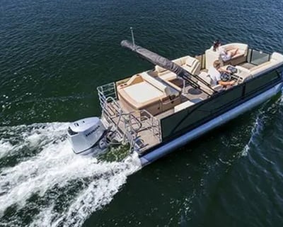 23' Pontoon Boat Rental at Quail Creek