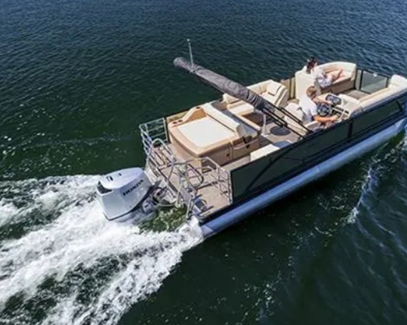 23' Pontoon Boat Rental at Quail Creek