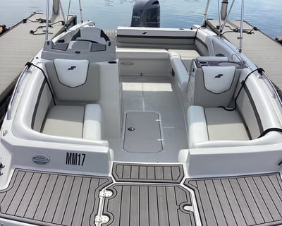 21' Deck Boat Rental on Lake Martin