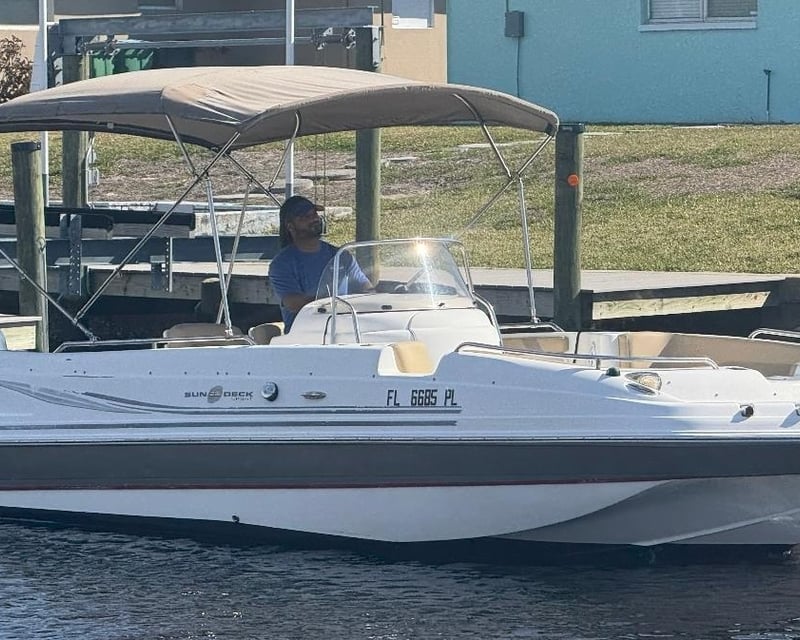 23' Deck Boat Rental in Cape Coral