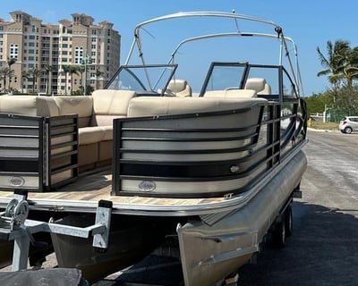 Explore Cape Coral on a 27' Pontoon Rental