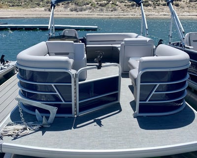 5-Hour Pontoon Rental in Mammoth Lakes