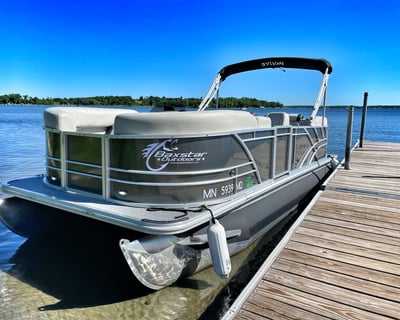 8-Hour Pontoon Rental on Detroit Lake