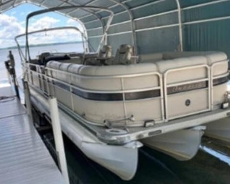 Private Captained Tritoon Charter in Arnolds Park