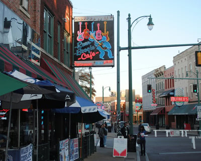 Explore Beale Street on a Guided Walking Tour