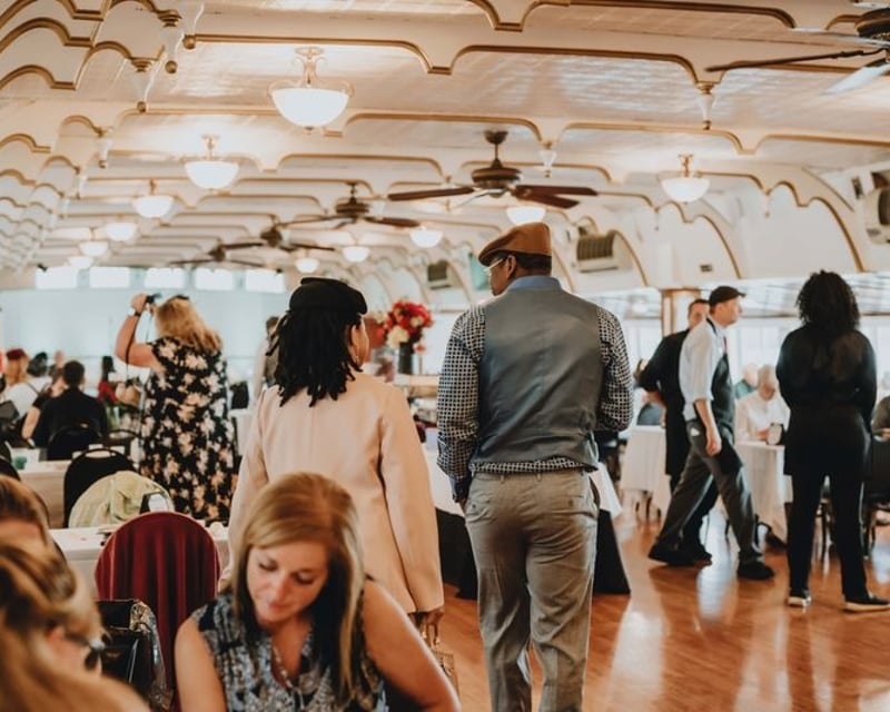 Ohio River Buffet Dinner Cruise in Louisville