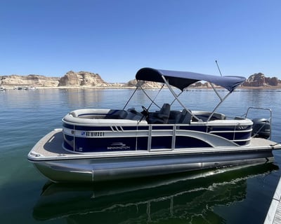 Lake Powell 22ft Pontoon Boat Rental in Page
