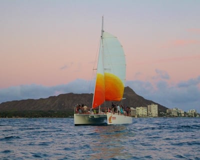 Sunset Catamaran Sail in Honolulu with Drinks