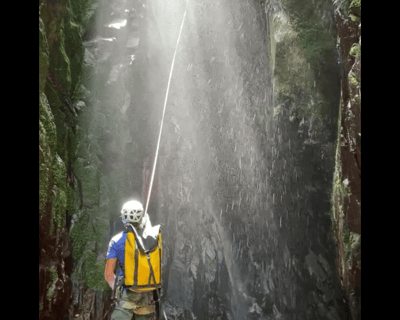 Guided Waterfall Rappelling Tour in Toa Alta