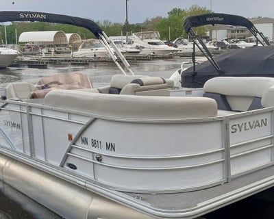 Lake City 8-Hour Fishing Pontoon Rental