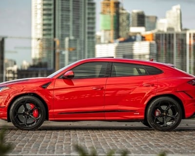 24-Hour Lamborghini Urus Rental in Miami Beach