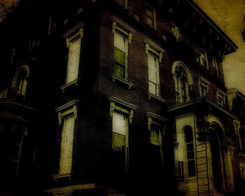 Late Night Haunted History Walking Tour in Alton