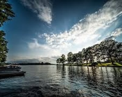 Half Day Pontoon Boat Rental On Lake Bowen