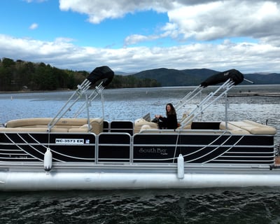 26' Tritoon Rental on Lake Jocassee