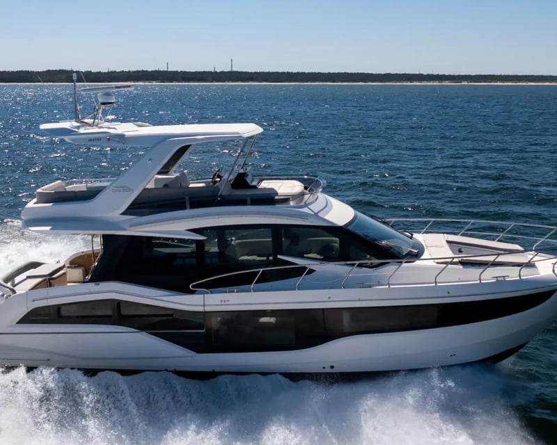 Private 53' Flybridge Yacht Charter in Miami