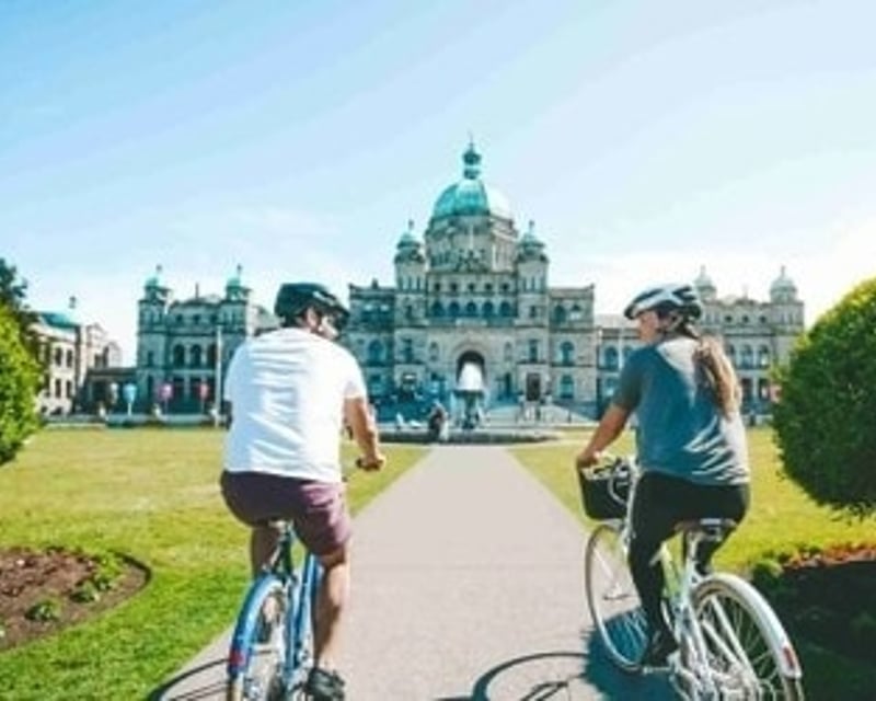 Private Victoria Bike Tour Along the Seashore & City