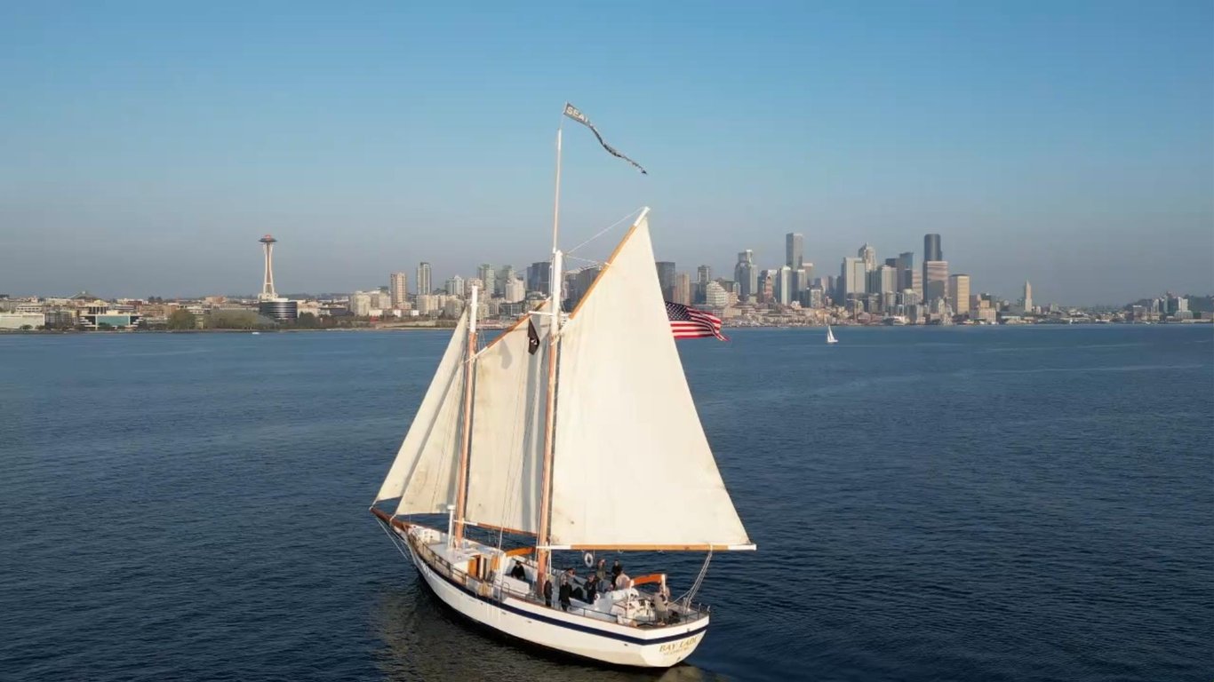 Seattle Sailing Tour: 2-Hour Tall Ship Cruise