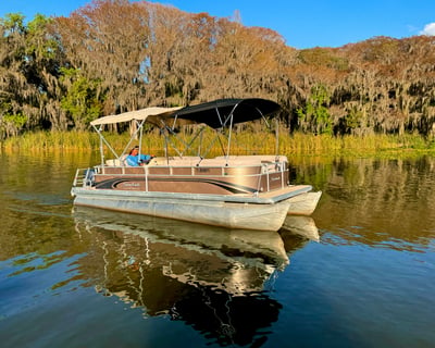 22' Pontoon Boat Rental on Harris Chain of Lakes