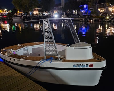 Milwaukee Hot Tub Boat Rental