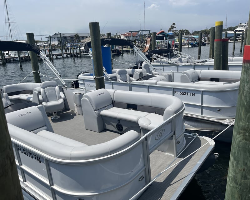 24' Pontoon Boat Rental in Fort Walton Beach