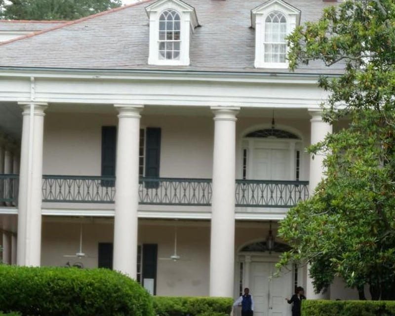 Guided Oak Alley & Laura Plantation Tour From New Orleans