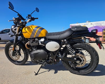 2024 Triumph Scrambler 900 Motorcycle Rental in Waikiki