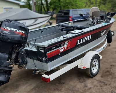 Battle Lake 17' Fishing Boat Rental