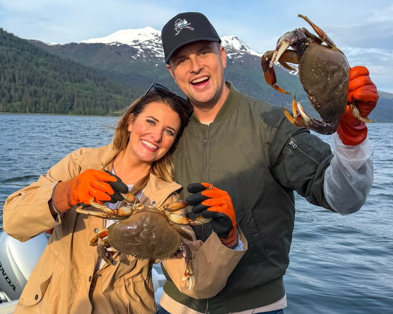 Private Dungeness Crabbing Boat Tour in Juneau