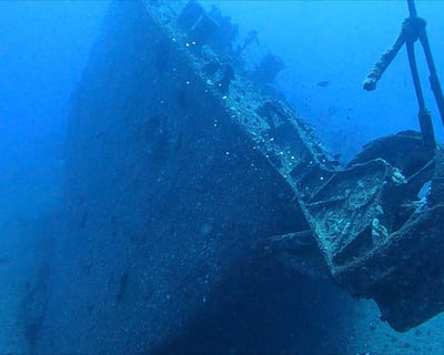 Explore Oahu Wreck & Lava Tube 2-Tank Dive