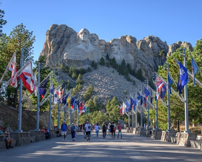 Tour Mount Rushmore & Black Hills by Bus