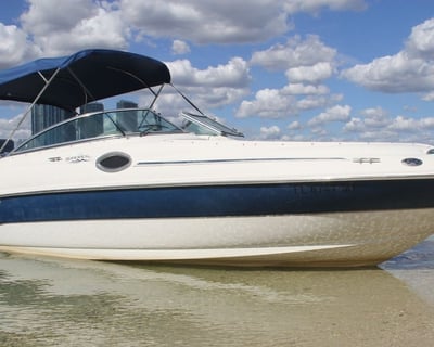 Private Miami Bay Boat Tour on a 26-Ft Sundeck