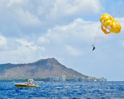 Parasail Over Oahu’s South Shore From Honolulu